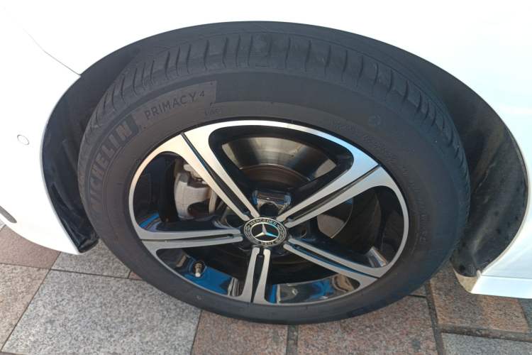 Used Mercedes-Benz A-Class 2023 A 200 L Fashion Model Left Front Wheel Hub