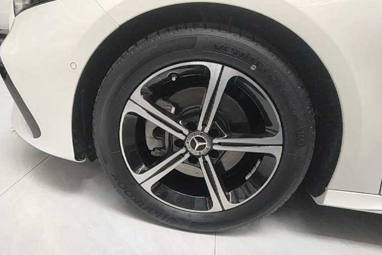 Used Mercedes-Benz A-Class 2023 A 200 L Fashion Model Left Front Wheel Hub