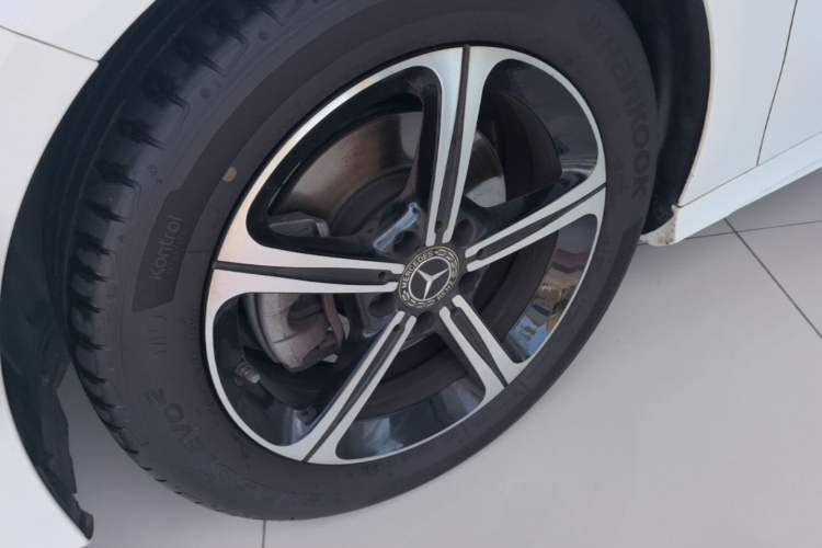 Used Mercedes-Benz A-Class 2023 A 200 L Fashion Model Left Front Wheel Hub