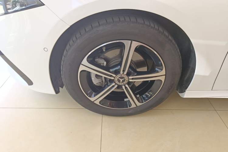 Used Mercedes-Benz A-Class 2023 A 200 L Fashion Model Left Front Wheel Hub