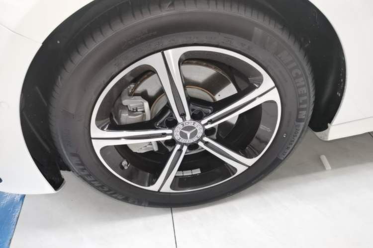 Used Mercedes-Benz A-Class 2023 A 200 L Fashion Model Left Front Wheel Hub