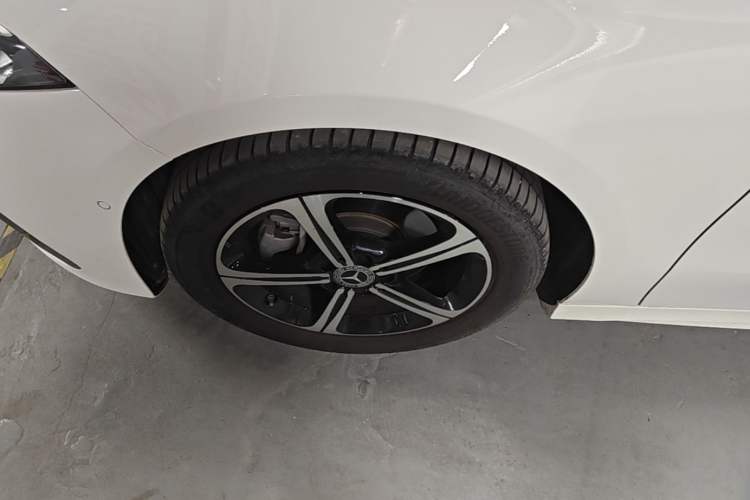 Used Mercedes-Benz A-Class 2023 A 200 L Fashion Model Left Front Wheel Hub