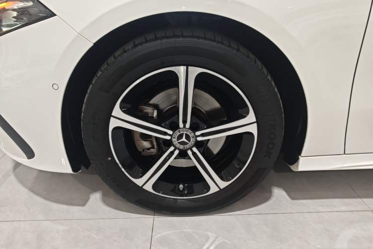 Used Mercedes-Benz A-Class 2023 A 200 L Fashion Model Left Front Wheel Hub