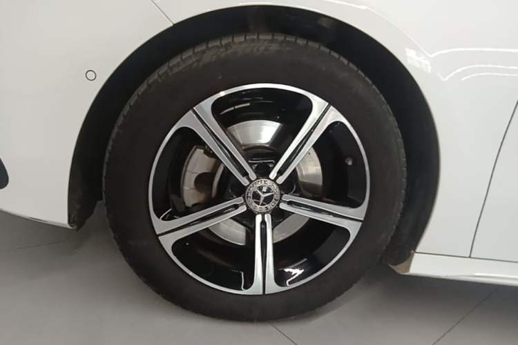 Used Mercedes-Benz A-Class 2023 A 200 L Fashion Model Left Front Wheel Hub