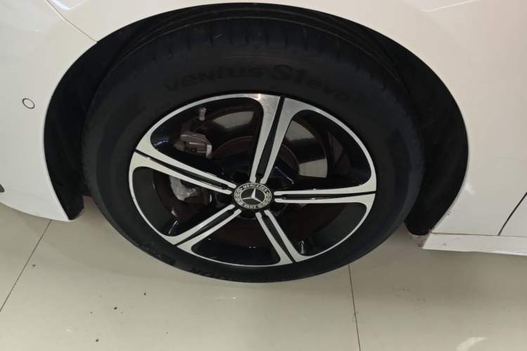 Used Mercedes-Benz A-Class 2023 A 200 L Fashion Model Left Front Wheel Hub