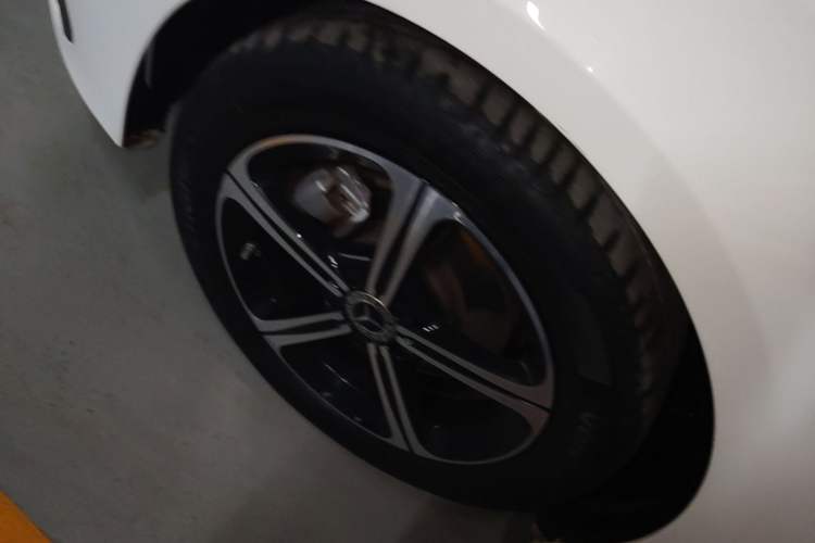 Used Mercedes-Benz A-Class 2023 A 200 L Fashion Model Left Front Wheel Hub