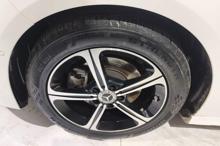 Used Mercedes-Benz A-Class 2023 A 200 L Fashion Model Left Front Wheel Hub