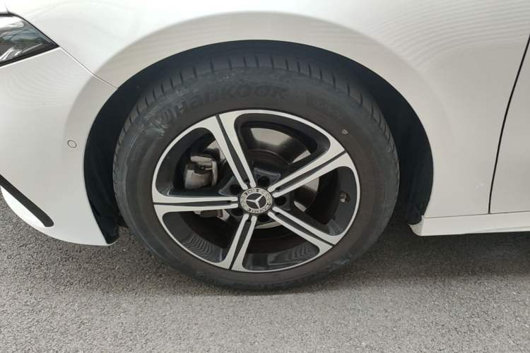 Used Mercedes-Benz A-Class 2023 A 200 L Fashion Model Left Front Wheel Hub