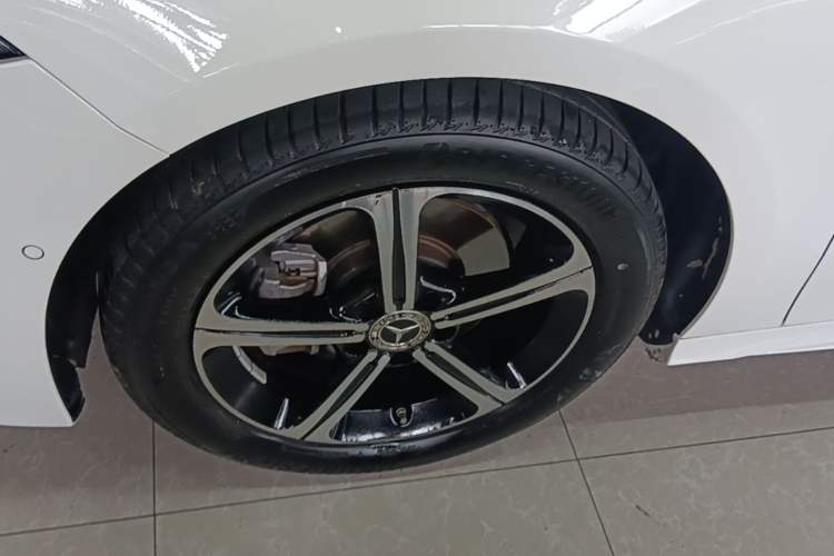 Used Mercedes-Benz A-Class 2023 A 200 L Fashion Model Left Front Wheel Hub