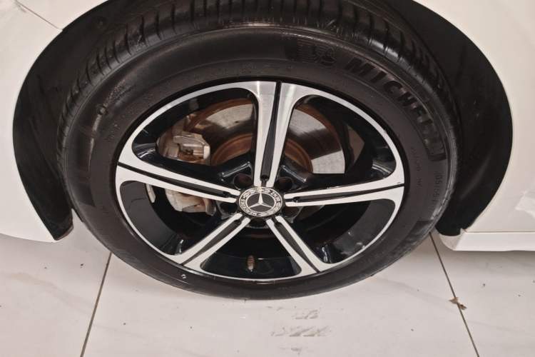 Used Mercedes-Benz A-Class 2023 A 200 L Fashion Model Left Front Wheel Hub