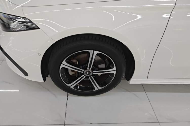 Used Mercedes-Benz A-Class 2023 A 200 L Fashion Model Left Front Wheel Hub