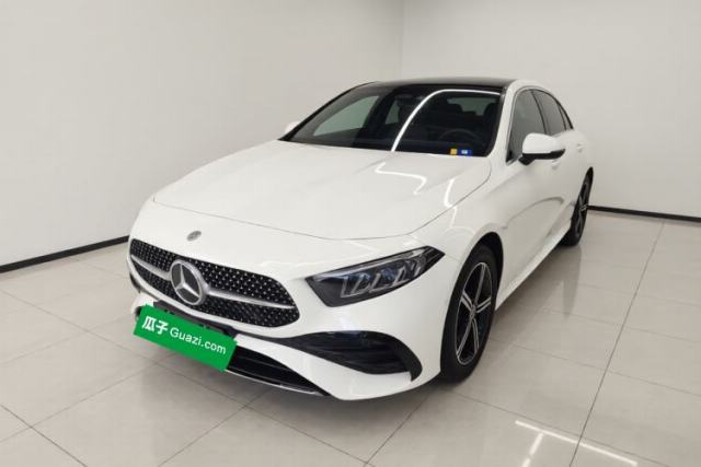 Ojetý Mercedes-Benz A-Class 2023 A 200 L Fashion Model