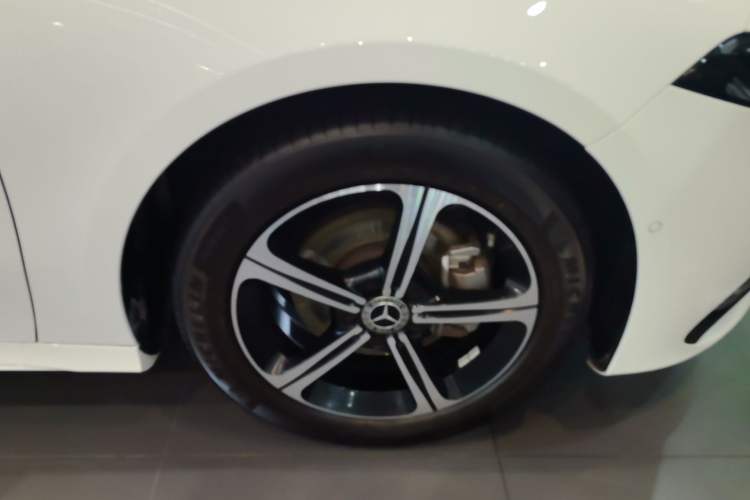 Used Mercedes-Benz A-Class 2023 A 200 L Fashion Model Right Front Wheel Hub