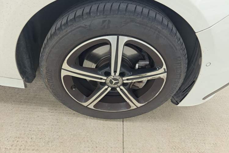 Used Mercedes-Benz A-Class 2023 A 200 L Fashion Model Right Front Wheel Hub