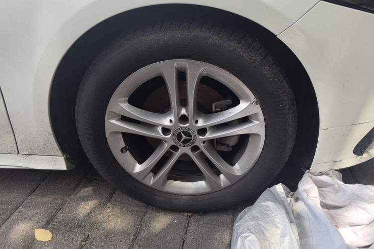 Used Mercedes-Benz A-Class 2023 A 180 L Right Front Wheel Hub