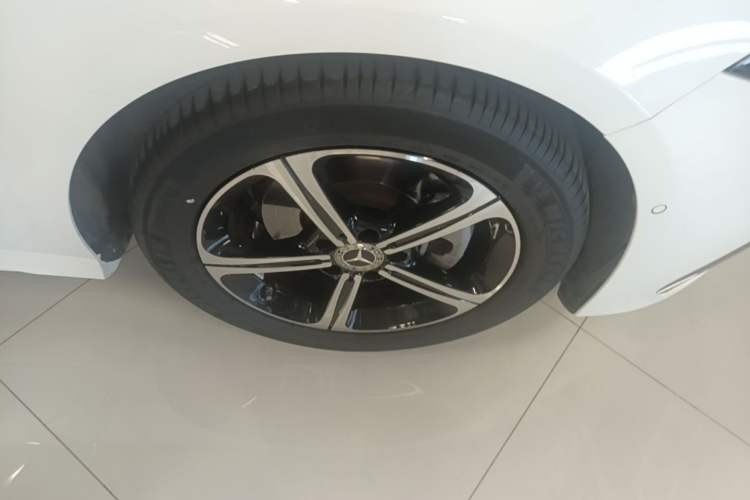 Used Mercedes-Benz A-Class 2023 A 200 L Fashion Model Right Front Wheel Hub