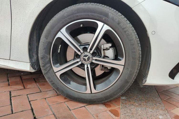 Used Mercedes-Benz A-Class 2023 A 200 L Fashion Model Right Front Wheel Hub
