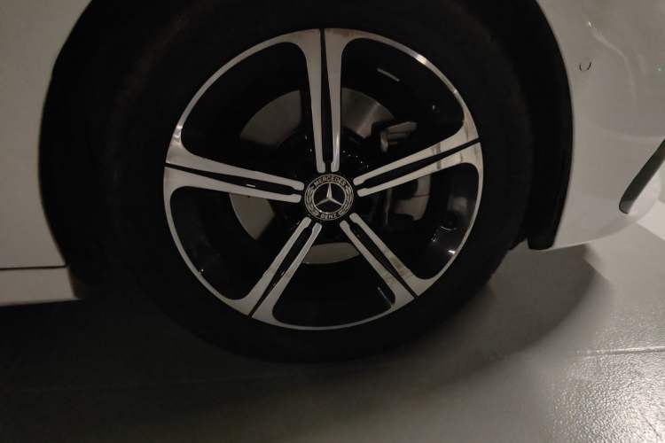 Used Mercedes-Benz A-Class 2023 A 200 L Fashion Model Right Front Wheel Hub