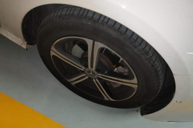 Used Mercedes-Benz A-Class 2023 A 200 L Fashion Model Right Front Wheel Hub