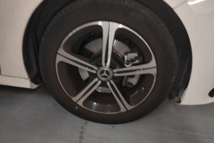 Used Mercedes-Benz A-Class 2023 A 200 L Fashion Model Right Front Wheel Hub