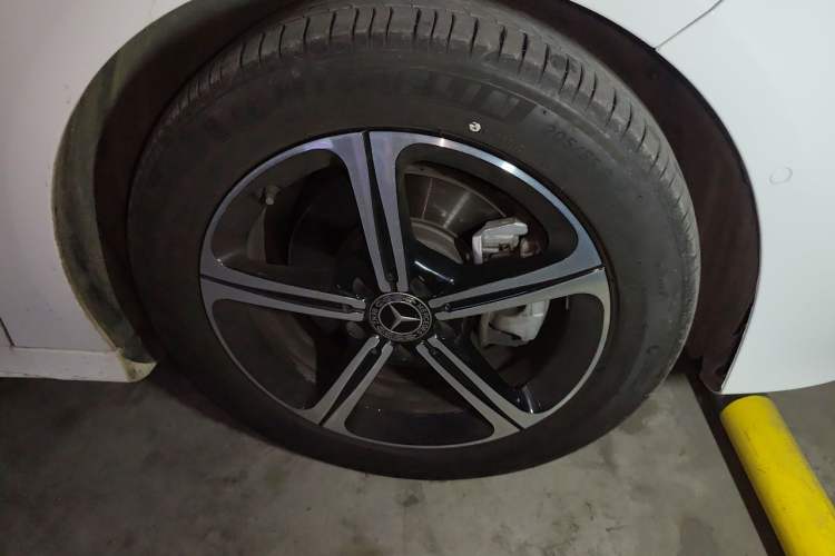 Used Mercedes-Benz A-Class 2023 A 200 L Fashion Model Right Front Wheel Hub
