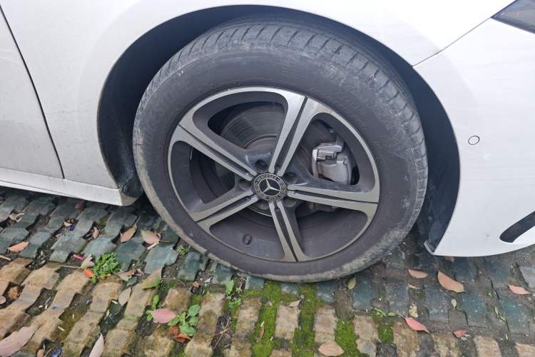 Used Mercedes-Benz A-Class 2023 A 200 L Fashion Model Right Front Wheel Hub