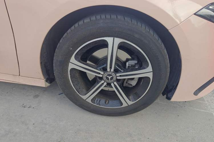 Used Mercedes-Benz A-Class 2023 A 200 L Fashion Model Right Front Wheel Hub