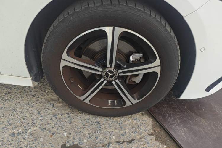 Used Mercedes-Benz A-Class 2023 A 200 L Fashion Model Right Front Wheel Hub