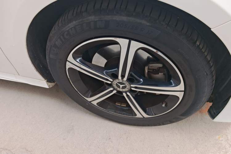 Used Mercedes-Benz A-Class 2023 A 200 L Fashion Model Right Front Wheel Hub