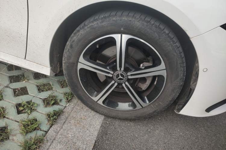 Used Mercedes-Benz A-Class 2023 A 200 L Fashion Model Right Front Wheel Hub
