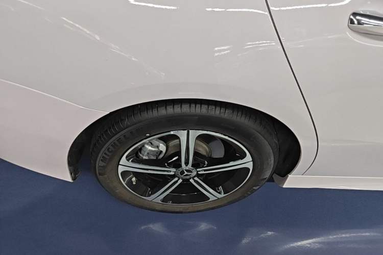 Used Mercedes-Benz A-Class 2023 A 200 L Fashion Model Right Rear Wheel Hub