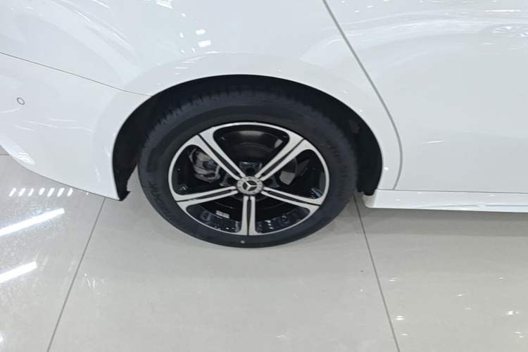 Used Mercedes-Benz A-Class 2023 A 200 L Fashion Model Right Rear Wheel Hub