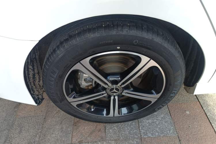 Used Mercedes-Benz A-Class 2023 A 200 L Fashion Model Right Rear Wheel Hub