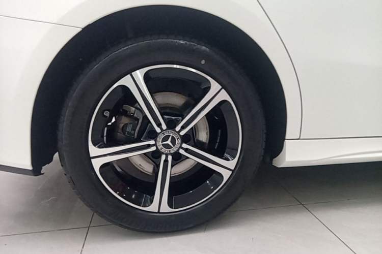 Used Mercedes-Benz A-Class 2023 A 200 L Fashion Model Right Rear Wheel Hub
