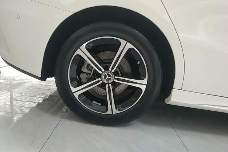 Used Mercedes-Benz A-Class 2023 A 200 L Fashion Model Right Rear Wheel Hub
