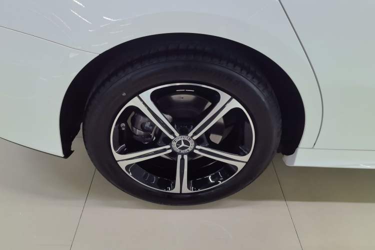 Used Mercedes-Benz A-Class 2023 A 200 L Fashion Model Right Rear Wheel Hub