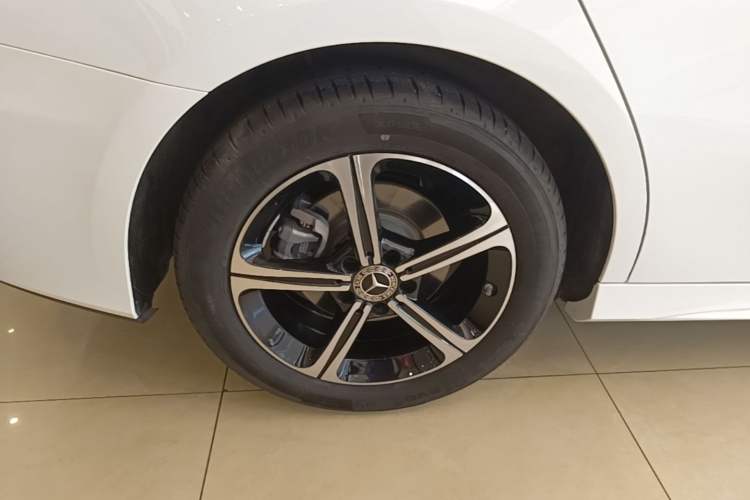 Used Mercedes-Benz A-Class 2023 A 200 L Fashion Model Right Rear Wheel Hub
