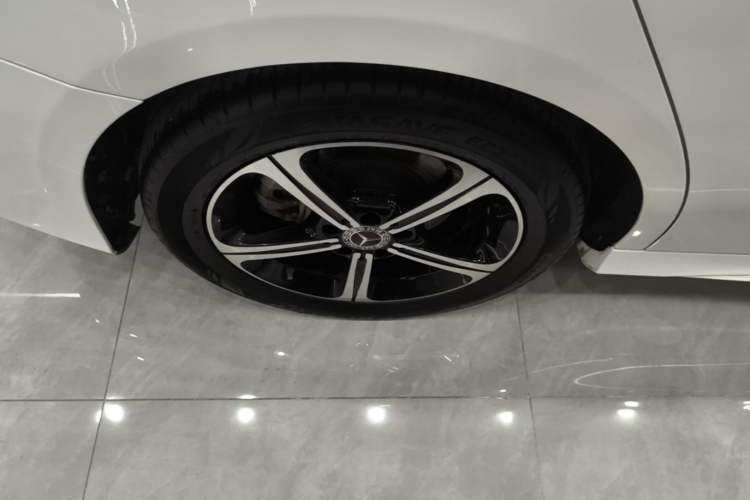 Used Mercedes-Benz A-Class 2023 A 200 L Fashion Model Right Rear Wheel Hub