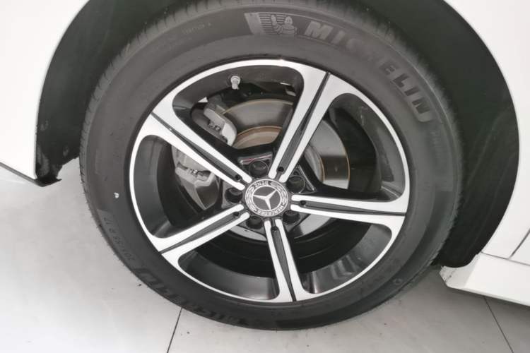 Used Mercedes-Benz A-Class 2023 A 200 L Fashion Model Right Rear Wheel Hub