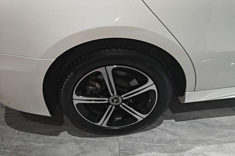 Used Mercedes-Benz A-Class 2023 A 200 L Fashion Model Right Rear Wheel Hub