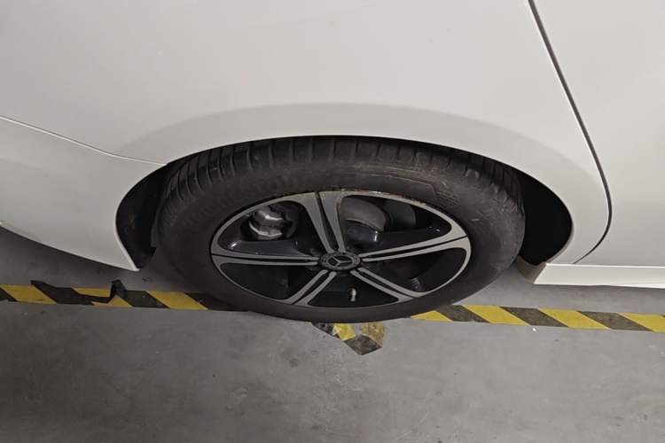Used Mercedes-Benz A-Class 2023 A 200 L Fashion Model Right Rear Wheel Hub