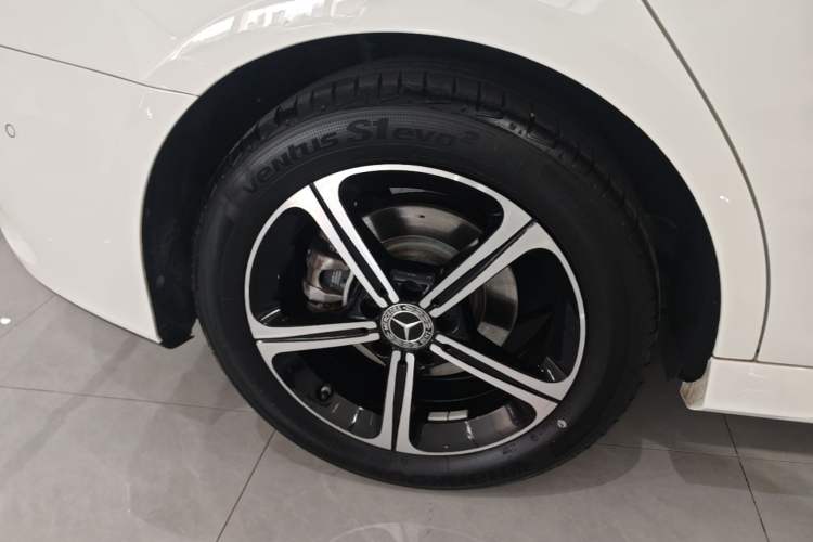 Used Mercedes-Benz A-Class 2023 A 200 L Fashion Model Right Rear Wheel Hub