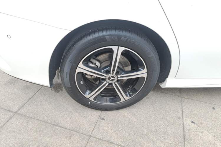 Used Mercedes-Benz A-Class 2023 A 200 L Fashion Model Right Rear Wheel Hub