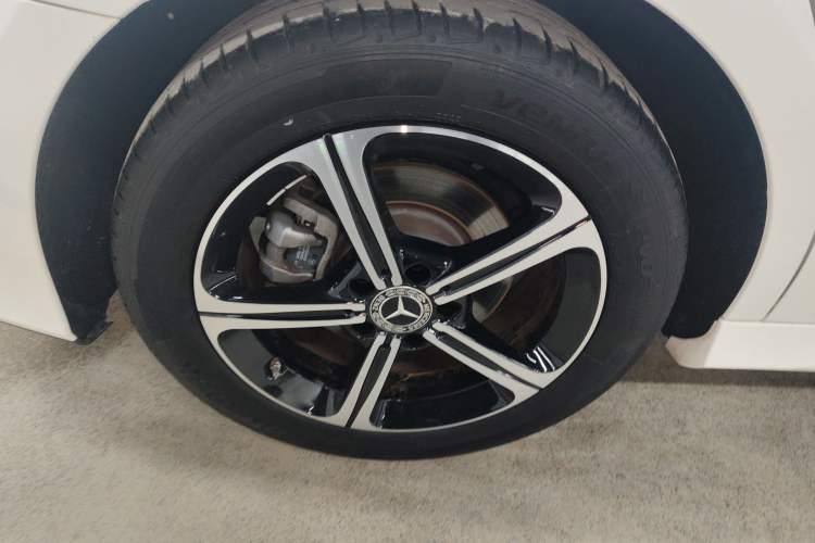 Used Mercedes-Benz A-Class 2023 A 200 L Fashion Model Right Rear Wheel Hub