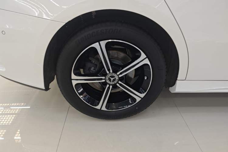 Used Mercedes-Benz A-Class 2023 A 200 L Fashion Model Right Rear Wheel Hub