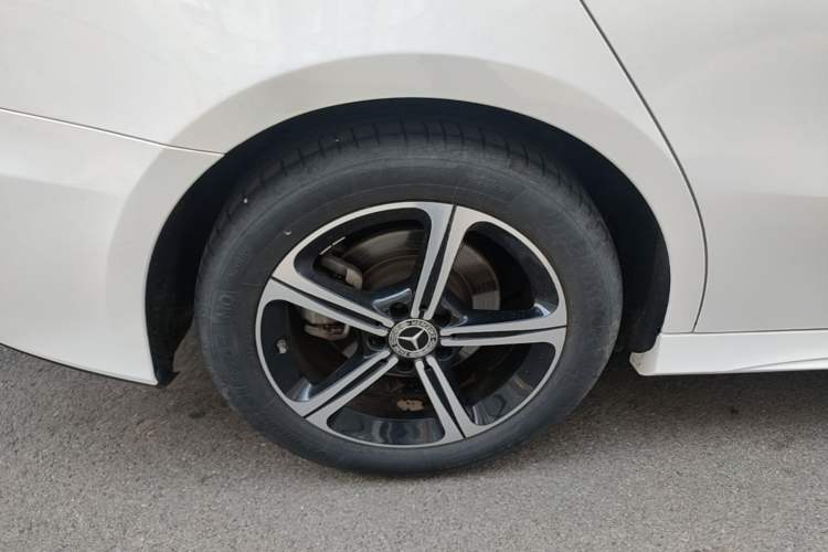 Used Mercedes-Benz A-Class 2023 A 200 L Fashion Model Right Rear Wheel Hub
