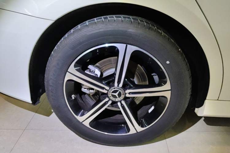 Used Mercedes-Benz A-Class 2023 A 200 L Fashion Model Right Rear Wheel Hub