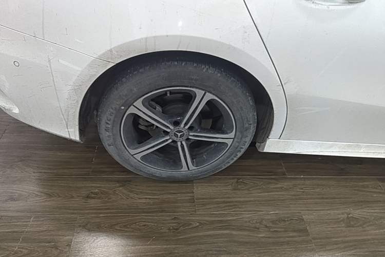 Used Mercedes-Benz A-Class 2023 A 200 L Fashion Model Right Rear Wheel Hub