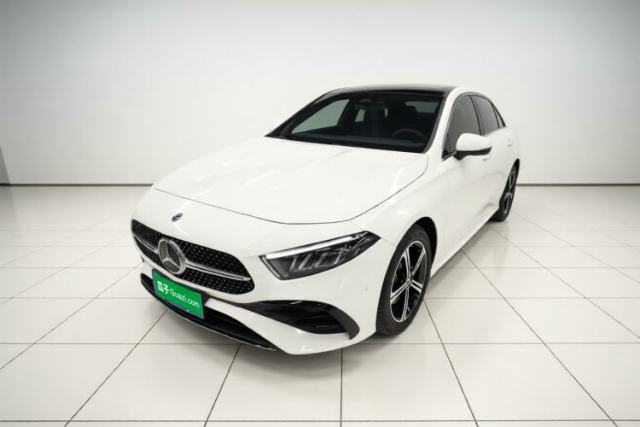 Ojetý Mercedes-Benz A-Class 2023 A 200 L Fashion Model