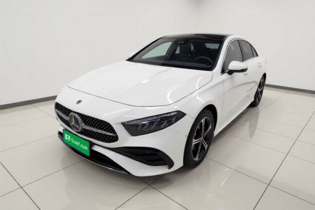 Ojetý Mercedes-Benz A-Class 2023 A 200 L Fashion Model